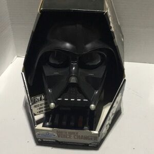 Darth Vader voice changer needs 3 aa batteries